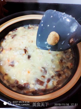 香菇鸡肉丸二米粥的做法步骤：9