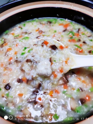 香菇鸡肉丸二米粥的做法步骤：12