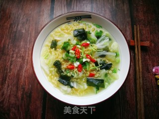 海带芽白菜煮方便面的做法步骤：8