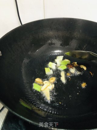 小鸡炖蘑菇粉条东北名菜的做法步骤：5