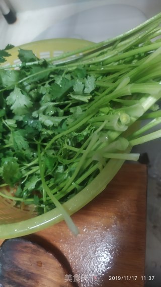 不辣的牛肉面条的做法步骤：1