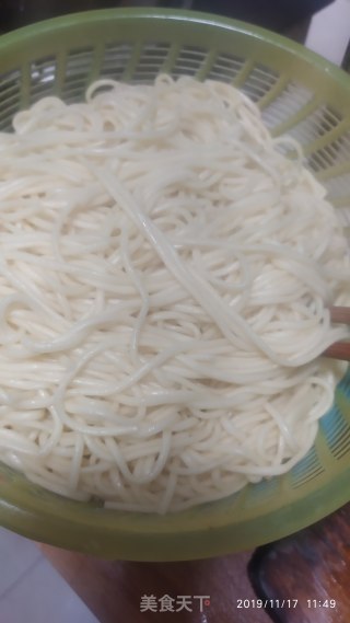 不辣的牛肉面条的做法步骤：4
