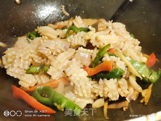 青椒鱿鱼卷的做法步骤：6