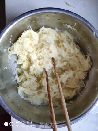 土豆饼的做法步骤：1