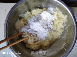 土豆饼的做法步骤：2