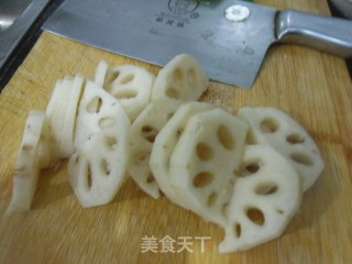 莲藕炒木耳的做法步骤：2