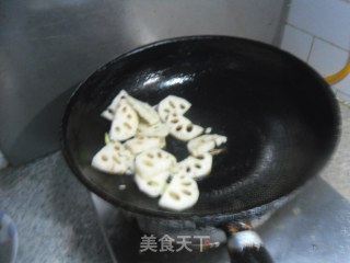 莲藕炒木耳的做法步骤：4