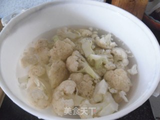 火腿烧菜花的做法步骤：2