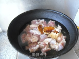 鸡腿炖蘑菇的做法步骤：4
