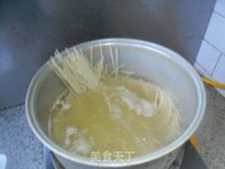 菠菜火腿热汤面的做法步骤：6