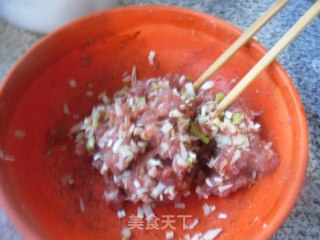 粉丝萝卜肉丸汤的做法步骤：2