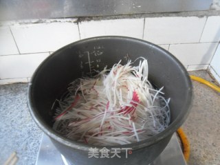 粉丝萝卜肉丸汤的做法步骤：3