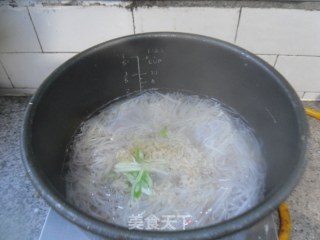 粉丝萝卜肉丸汤的做法步骤：4