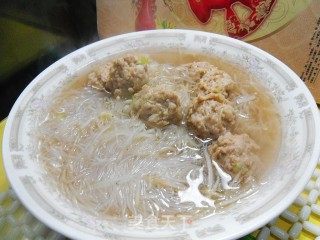 粉丝萝卜肉丸汤的做法步骤：10