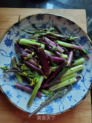紫菜苔炒牛肉的做法步骤：1