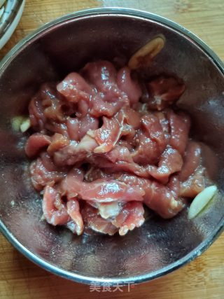 紫菜苔炒牛肉的做法步骤：3