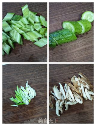 香菇黄瓜炒鸡蛋的做法步骤：2