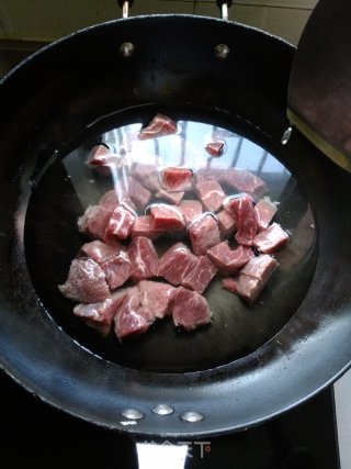 白萝卜炖牛肉的做法步骤：2