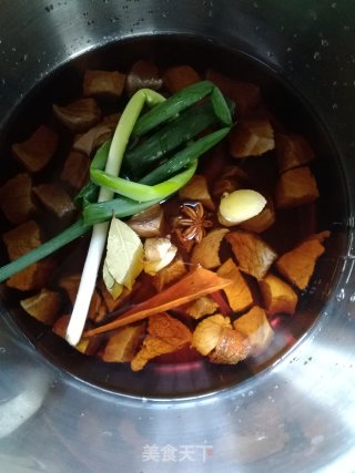 白萝卜炖牛肉的做法步骤：3