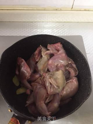 红烧鹌鹑的做法步骤：3