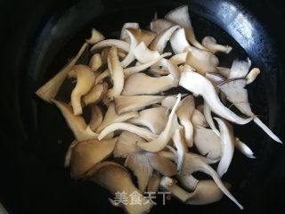 平菇炒人造肉的做法步骤：2
