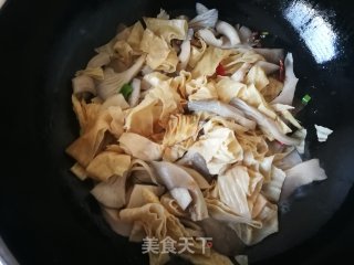 平菇炒人造肉的做法步骤：6