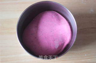红心火龙果小花餐包的做法步骤：9