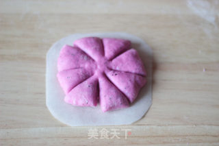 红心火龙果小花餐包的做法步骤：13