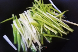 荷叶饼夹三丝的做法步骤：12