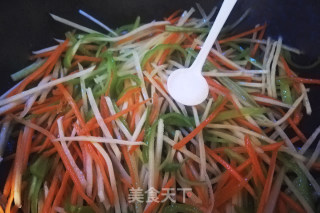 荷叶饼夹三丝的做法步骤：14