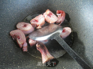 油豆腐腊鸡腿煮莴笋的做法步骤：2