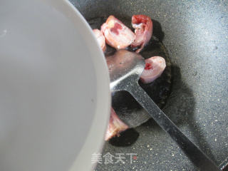 油豆腐腊鸡腿煮莴笋的做法步骤：3