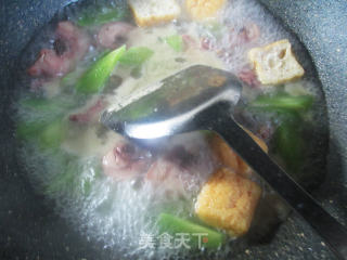 油豆腐腊鸡腿煮莴笋的做法步骤：5