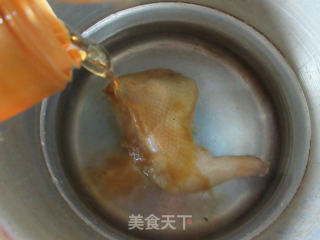 香菇娃娃菜鸡腿汤的做法步骤：3