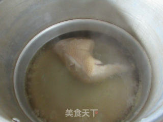 香菇娃娃菜鸡腿汤的做法步骤：5