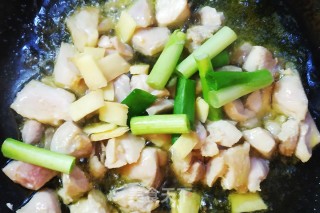 咖喱鸡肉饭（香葱版）的做法步骤：4