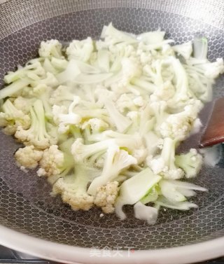 小炒花椰菜的做法步骤：2