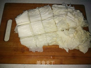 白菜炖油豆腐的做法步骤：2