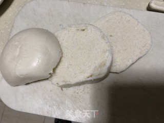 卤肉煎蛋夹馍——中式汉堡包的做法步骤：1