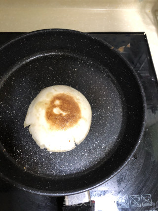 卤肉煎蛋夹馍——中式汉堡包的做法步骤：5