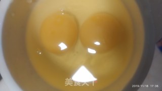 培根炒鸡蛋的做法步骤：2