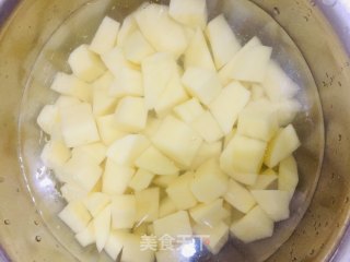瘦肉炒土豆的做法步骤：1