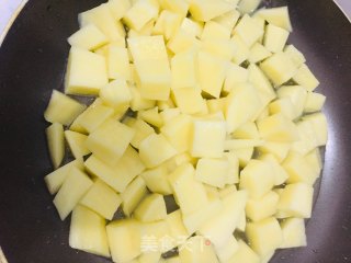 瘦肉炒土豆的做法步骤：3
