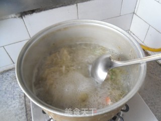 螃蟹腿汆酸菜的做法步骤：8