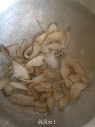 双菇淮山炖展肉的做法步骤：2