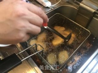 小吃︱炸鸡块的做法步骤：2