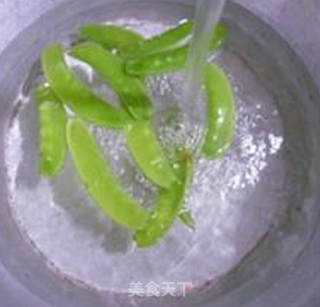 荷兰豆榨菜片炒鸡蛋的做法步骤：5