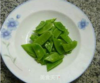 荷兰豆榨菜片炒鸡蛋的做法步骤：6