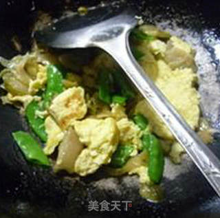 荷兰豆榨菜片炒鸡蛋的做法步骤：10