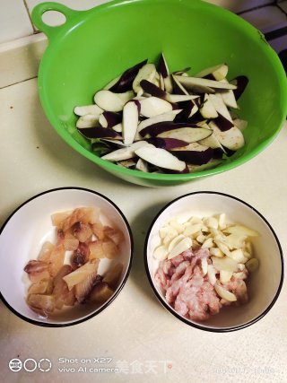 咸鱼肉末炒茄子的做法步骤：1